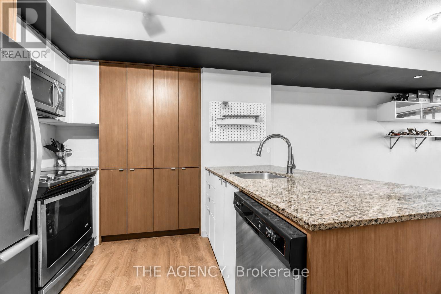 1409 - 9 Valhalla Inn Road, Toronto, Ontario  M9B 0B2 - Photo 2 - W13699384