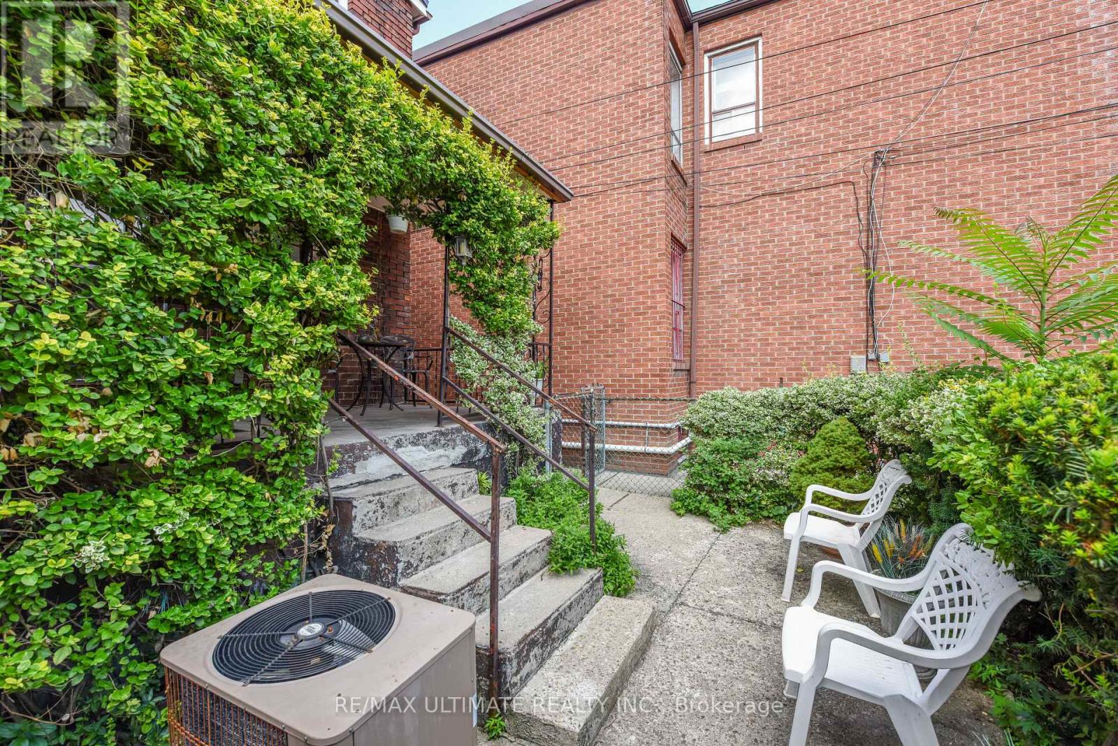 127 Salem Avenue, Toronto, Ontario  M6H 3C4 - Photo 6 - W13699394