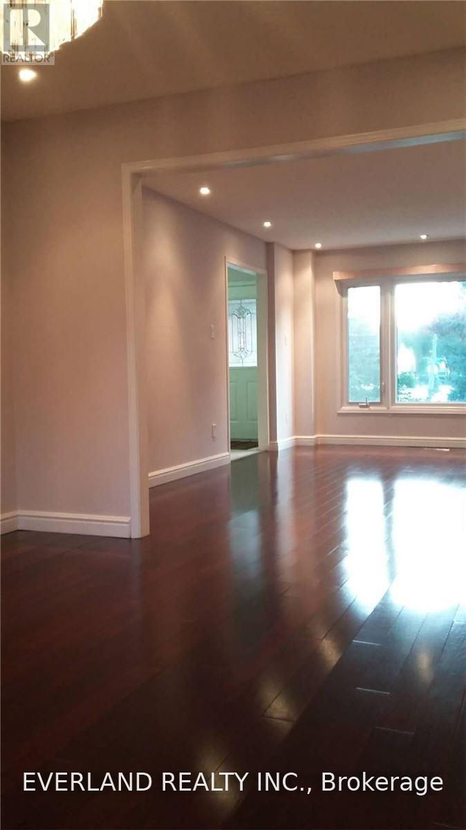 ( Main And Second Floor) - 4101 Loyalist Drive, Mississauga, Ontario  L5L 3Z1 - Photo 3 - W13699404