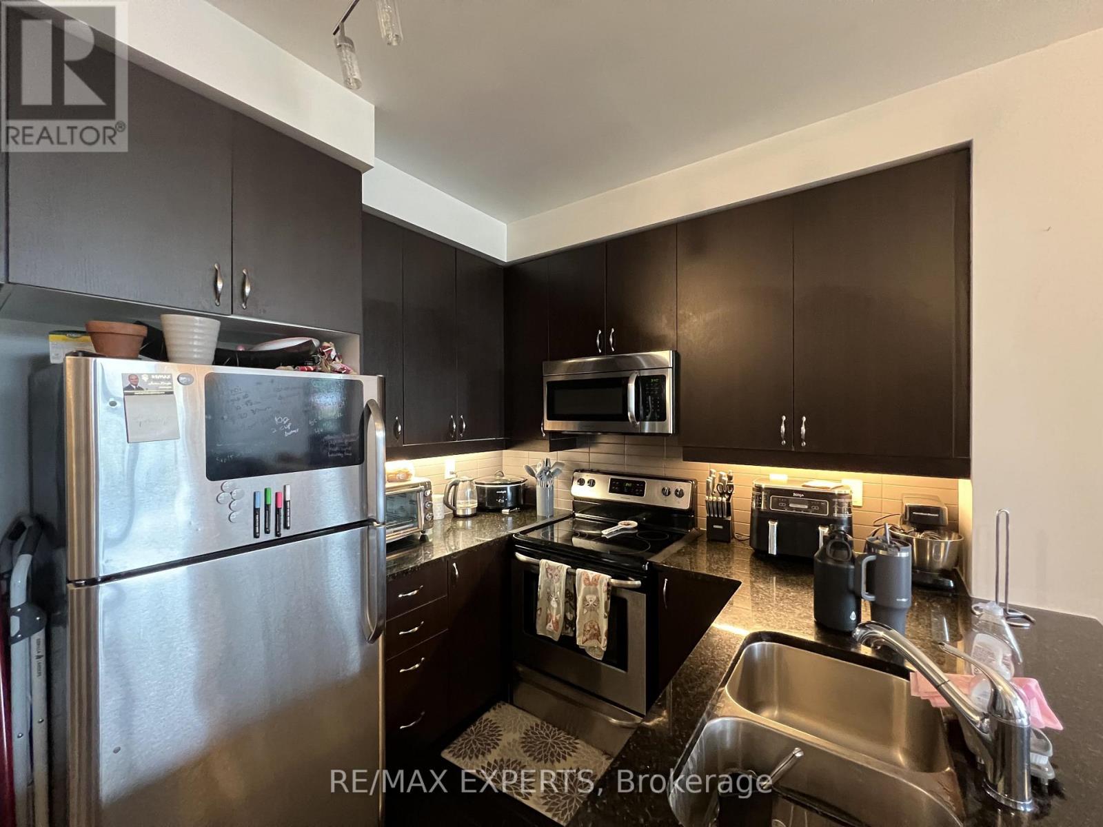 215 - 1185 The Queensway, Toronto, Ontario M8Z 0C6 - Photo 2 - W13699584