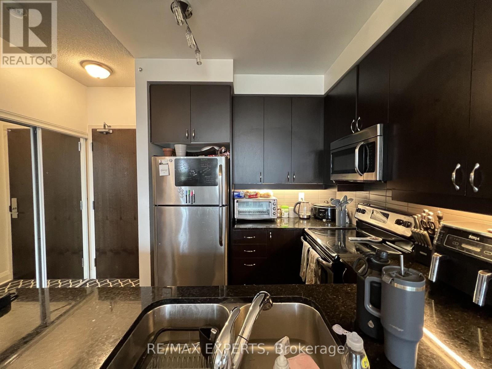 215 - 1185 The Queensway, Toronto, Ontario M8Z 0C6 - Photo 3 - W13699584