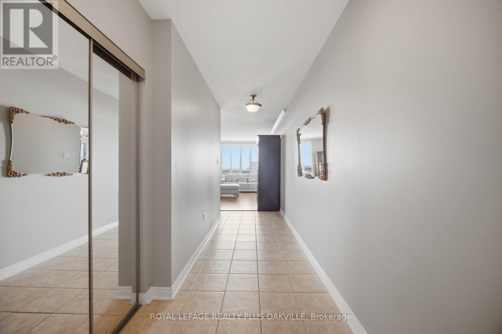 601 - 1998 Ironstone Drive, Burlington, Ontario  L7L 7P7 - Photo 7 - W13699616