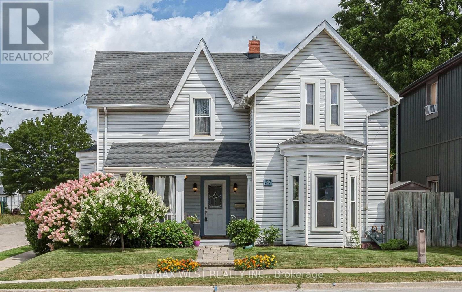 37 MAIN STREET N, Halton Hills, Ontario