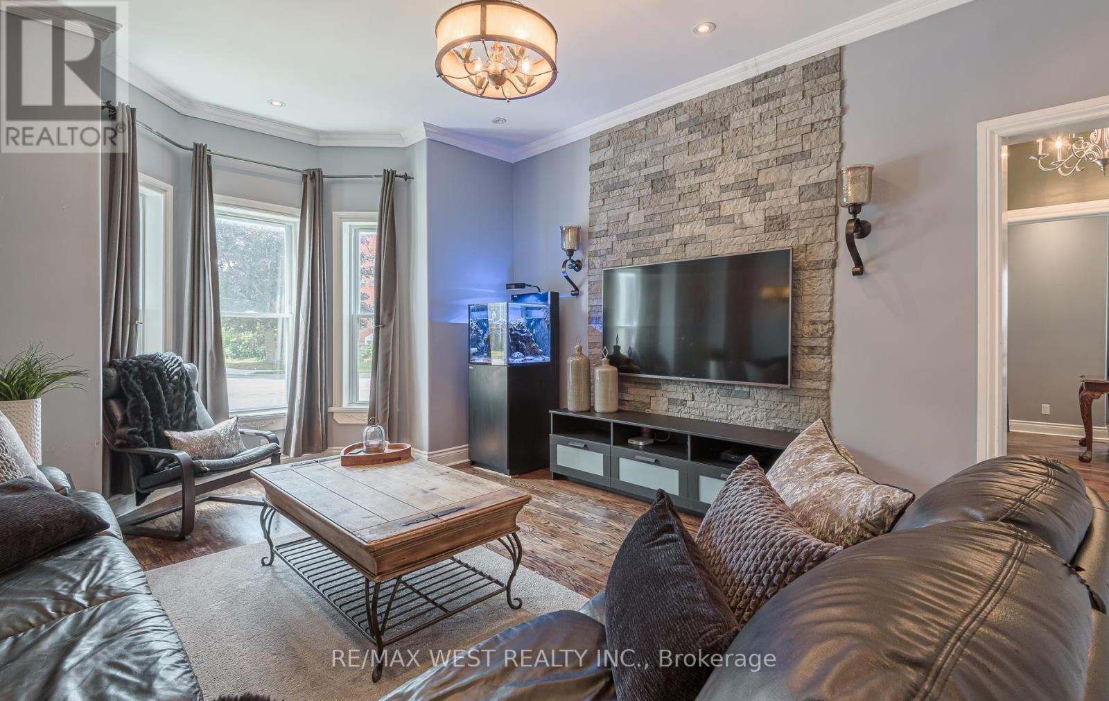 37 Main Street N, Halton Hills, Ontario  L7J 1V5 - Photo 11 - W13699644