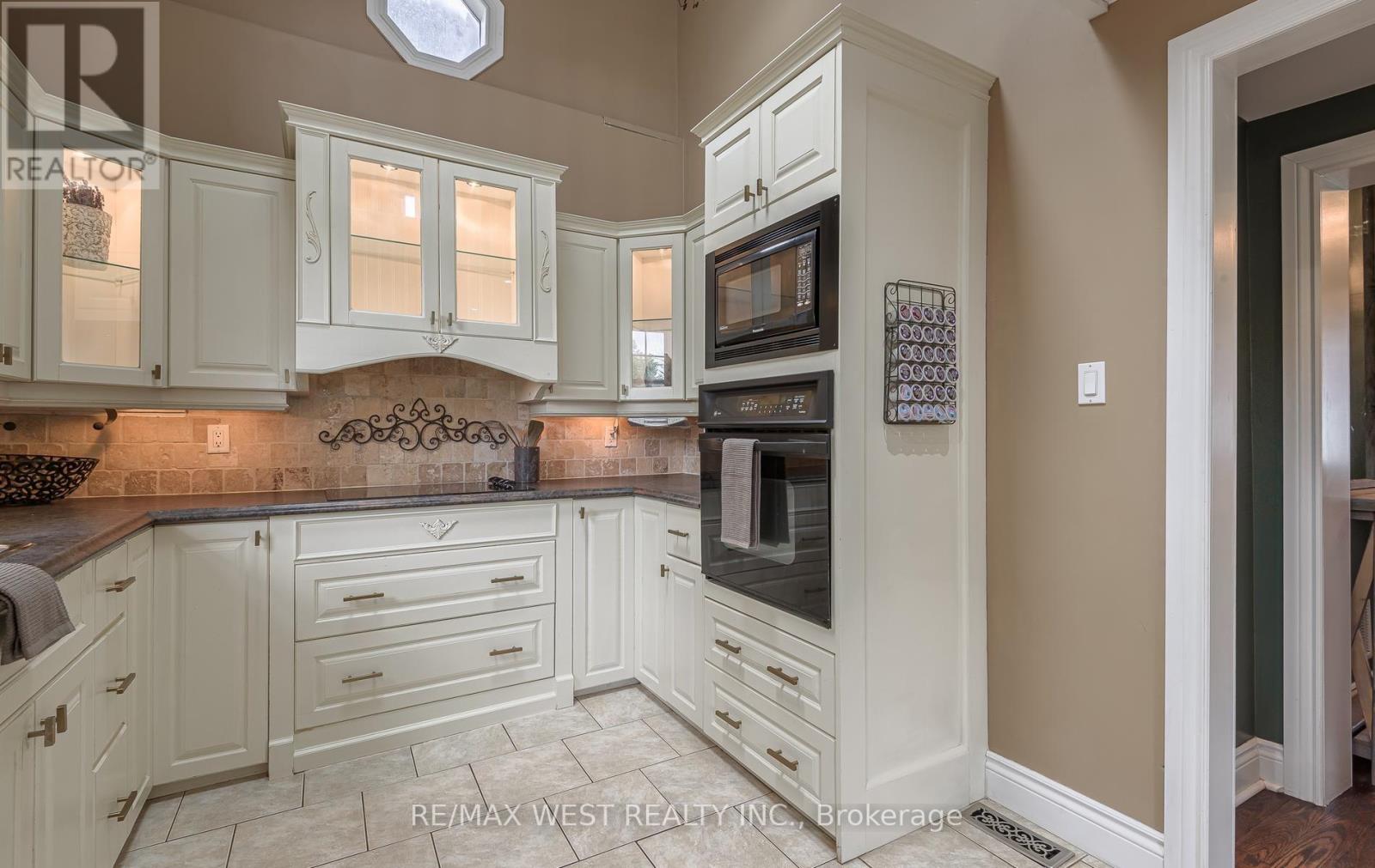 37 Main Street N, Halton Hills, Ontario  L7J 1V5 - Photo 15 - W13699644