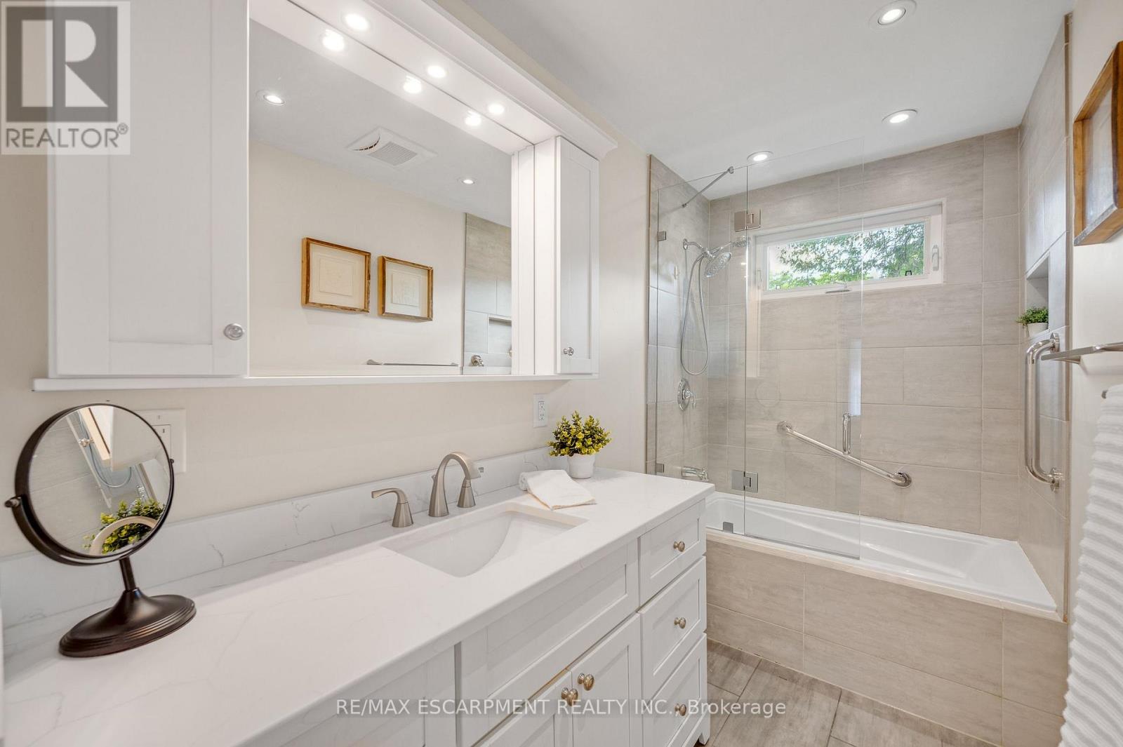 5073 Queen's Court, Burlington, Ontario  L7L 3Z1 - Photo 16 - W13699654