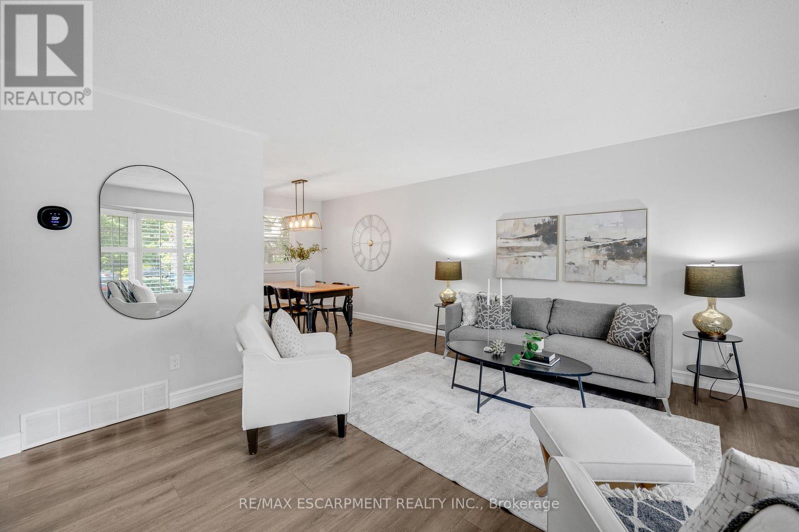 5073 Queen's Court, Burlington, Ontario  L7L 3Z1 - Photo 5 - W13699654