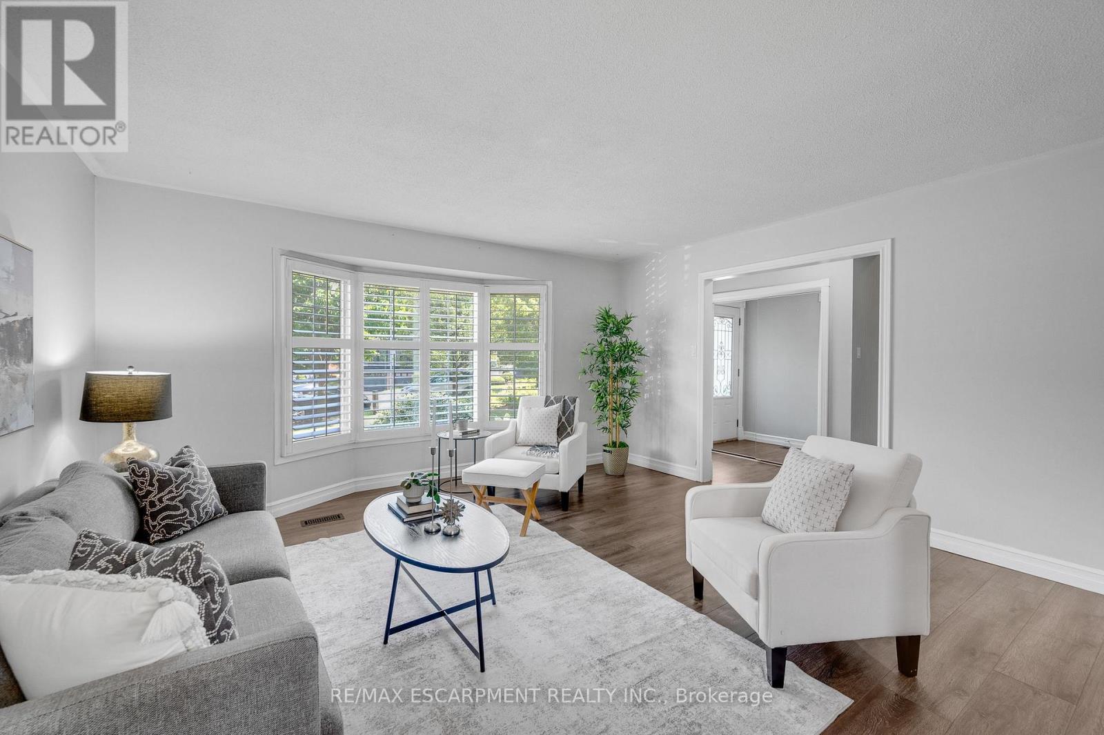5073 Queen's Court, Burlington, Ontario  L7L 3Z1 - Photo 7 - W13699654