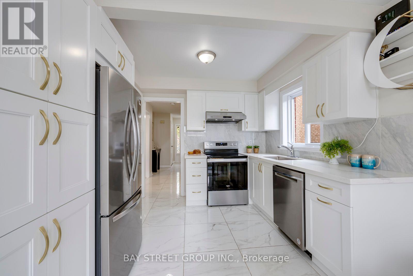 17 Inverhuron Trail, Oakville, Ontario  L6H 5Z6 - Photo 13 - W13699692