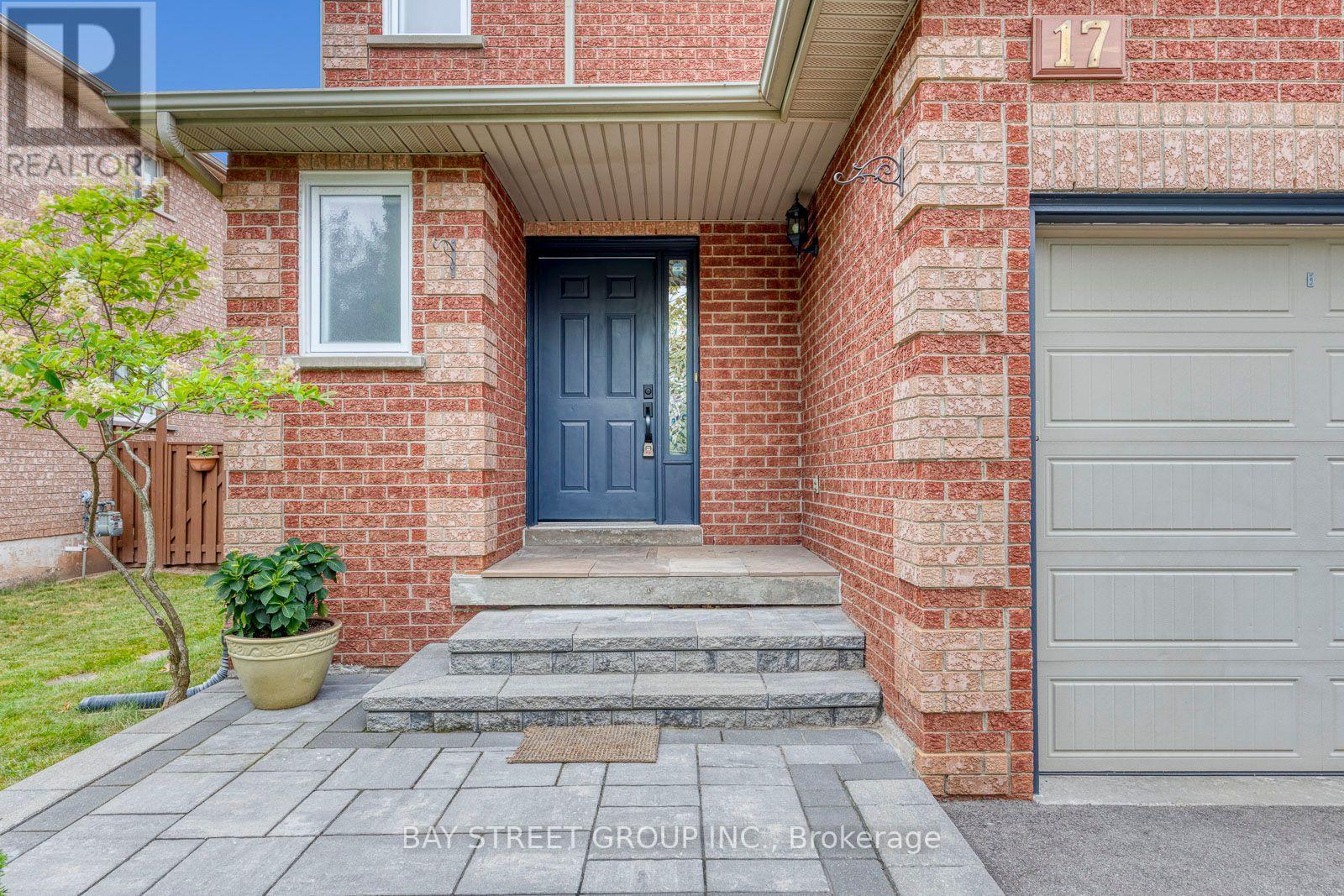17 Inverhuron Trail, Oakville, Ontario  L6H 5Z6 - Photo 2 - W13699692