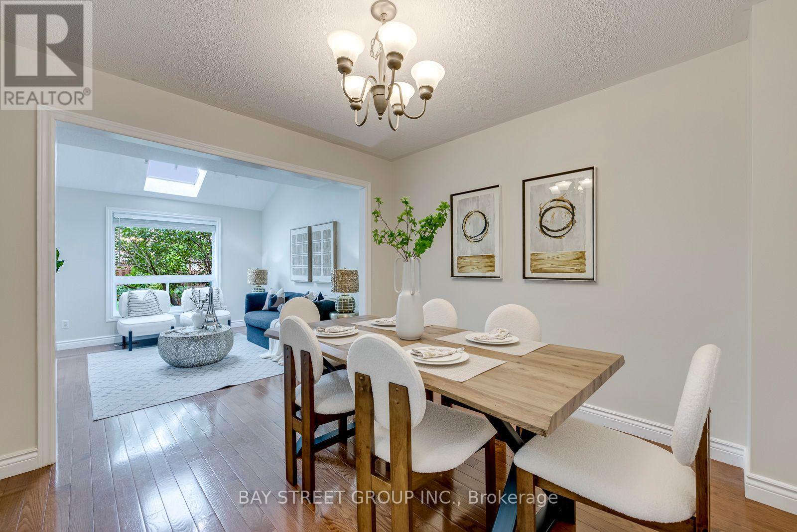 17 Inverhuron Trail, Oakville, Ontario  L6H 5Z6 - Photo 7 - W13699692