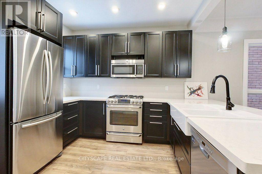 39 Holton Avenue N, Hamilton, Ontario  L8L 6H3 - Photo 3 - X13696598