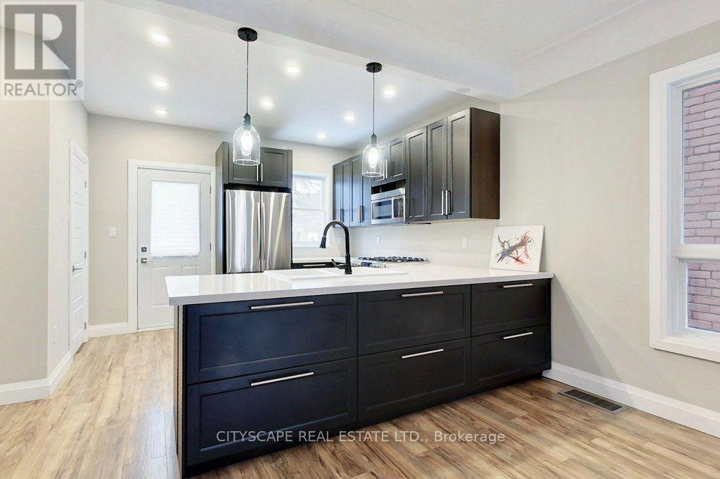 39 HOLTON AVENUE N, Hamilton, Ontario