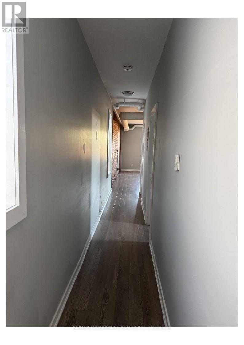 301 - 657 Barton Street E, Hamilton, Ontario  L8L 3A3 - Photo 2 - X13699420