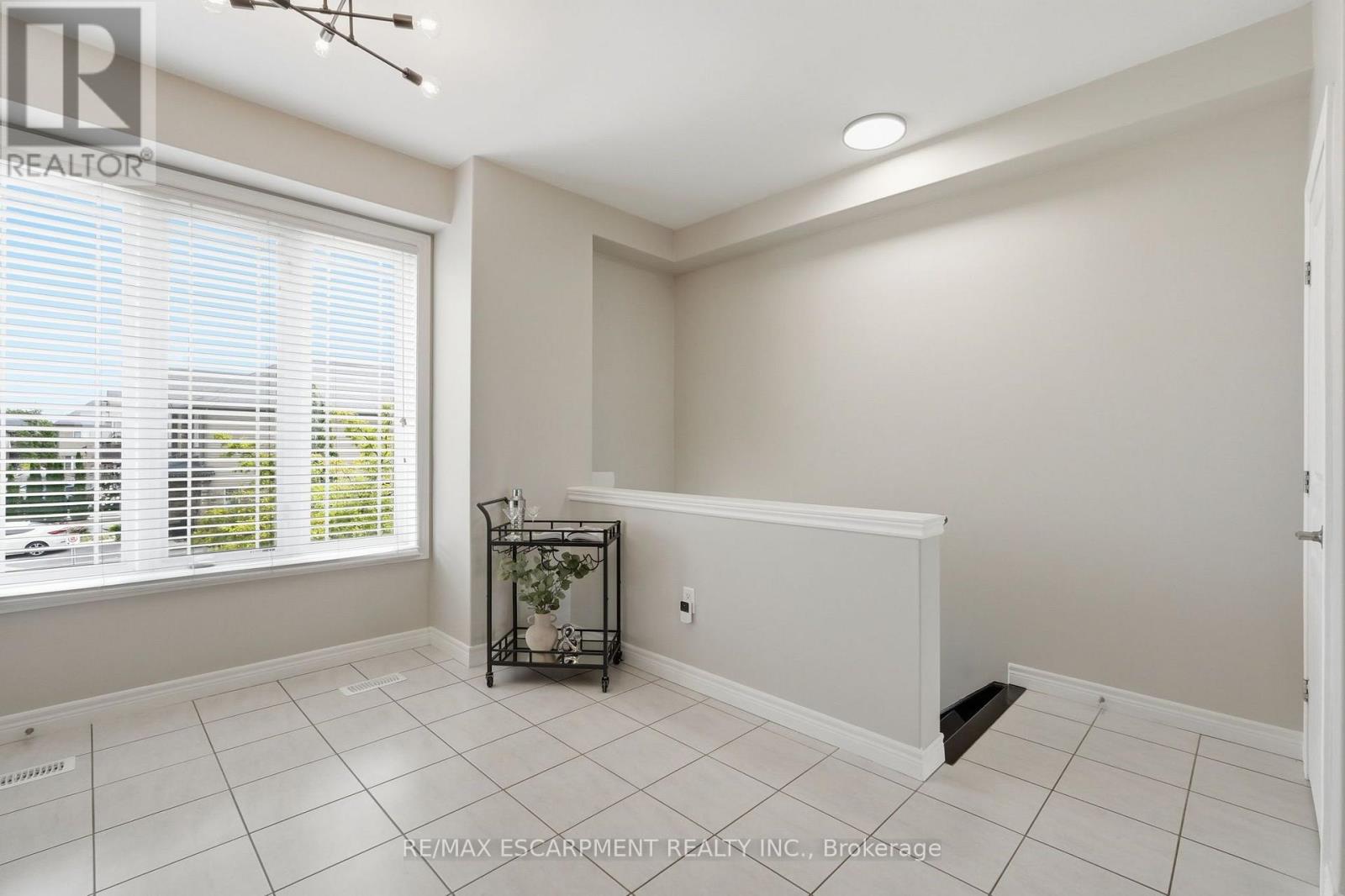 31 Edenrock Drive, Hamilton, Ontario  L8E 0G6 - Photo 3 - X13699588