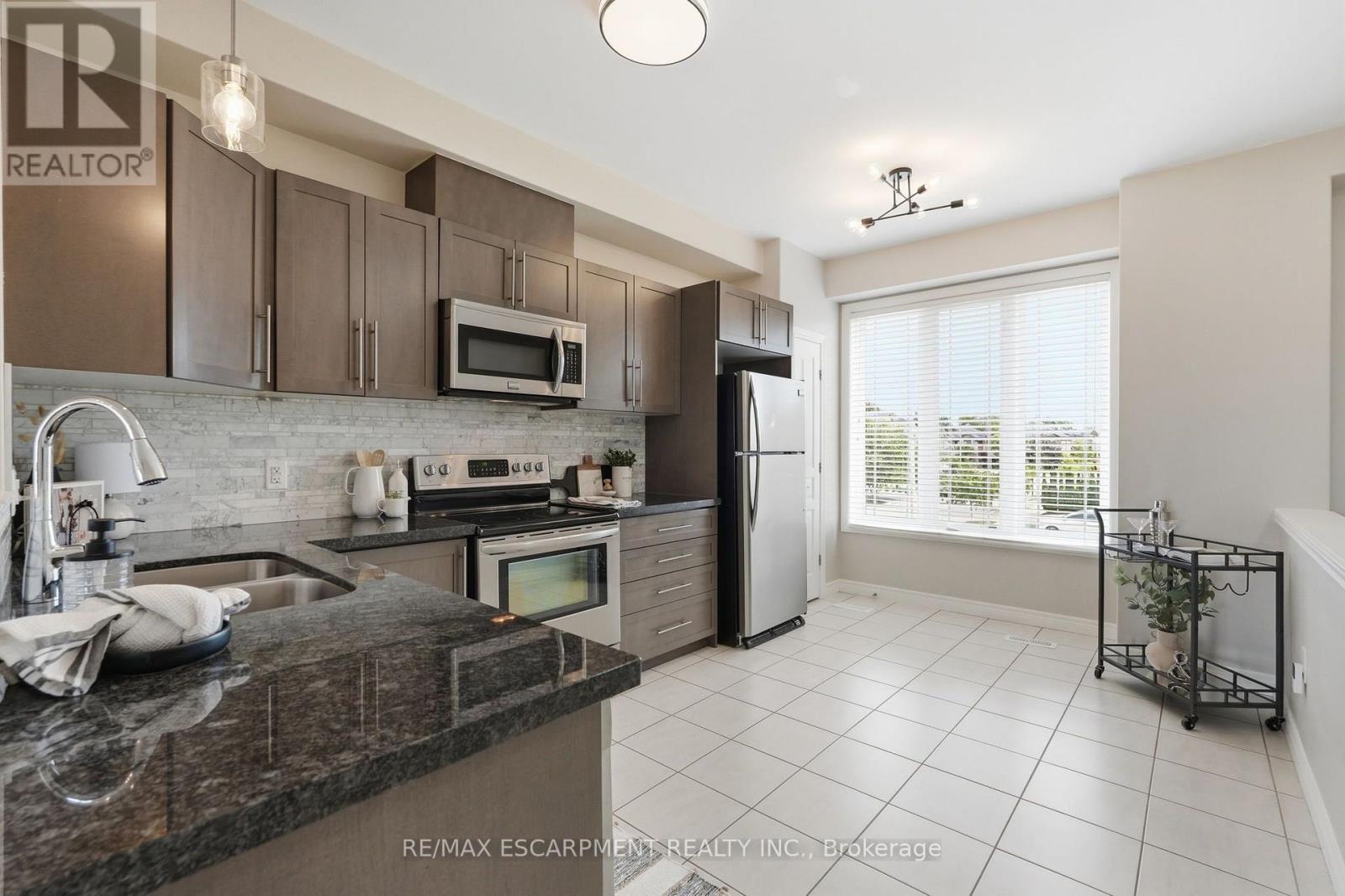 31 Edenrock Drive, Hamilton, Ontario  L8E 0G6 - Photo 5 - X13699588