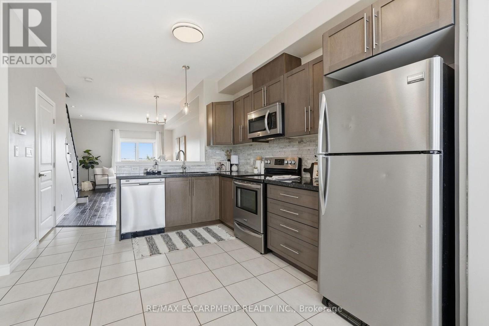 31 Edenrock Drive, Hamilton, Ontario  L8E 0G6 - Photo 6 - X13699588