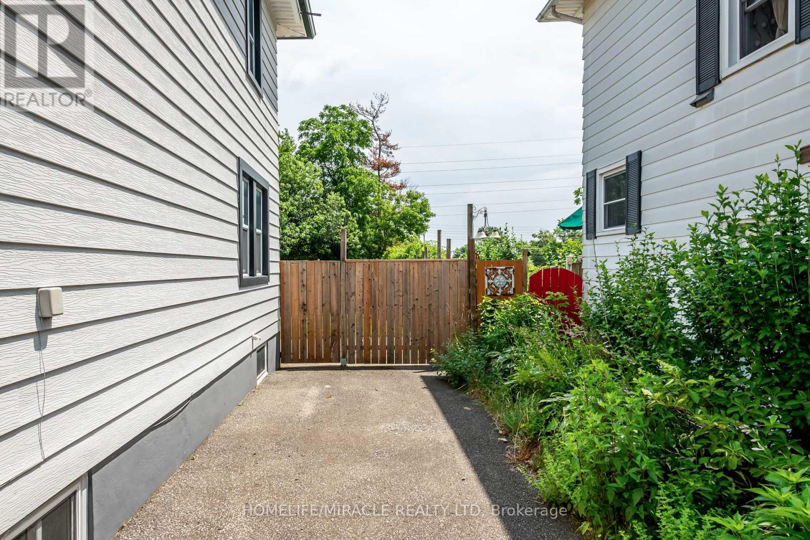 4428 Homewood Avenue, Niagara Falls, Ontario  L2E 4X5 - Photo 11 - X13699592
