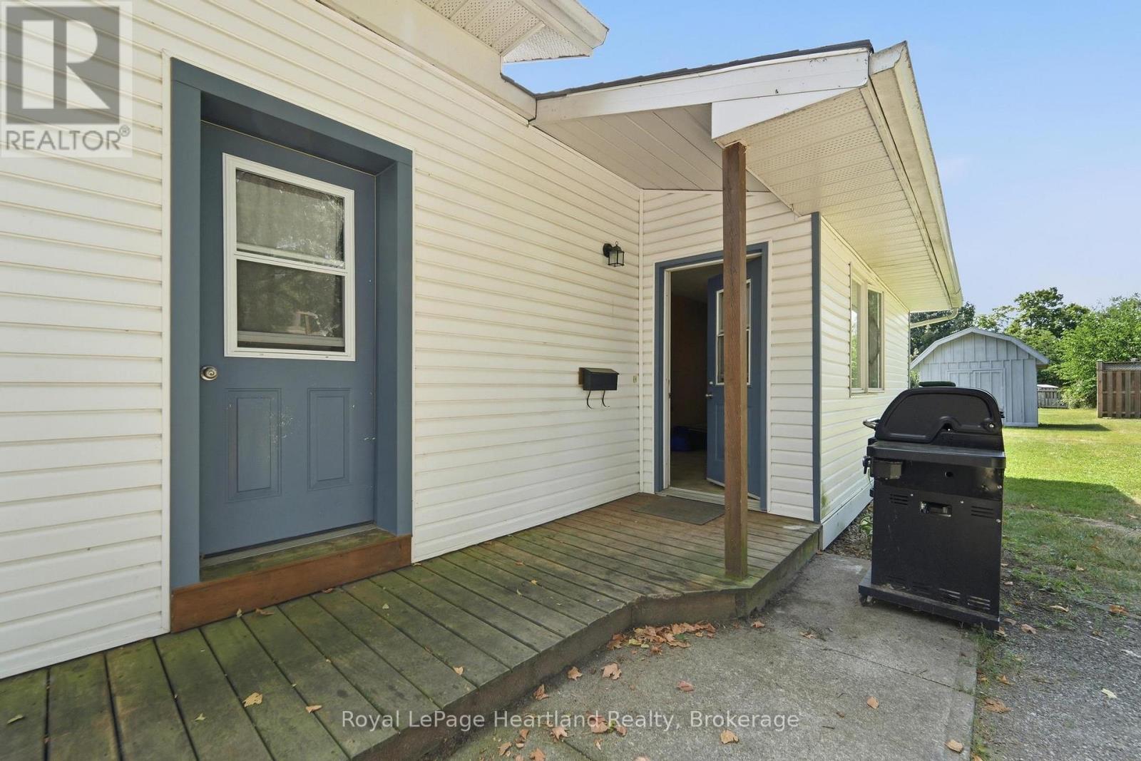132 Queen Street, Central Huron, Ontario  N0M 1L0 - Photo 2 - X13698046