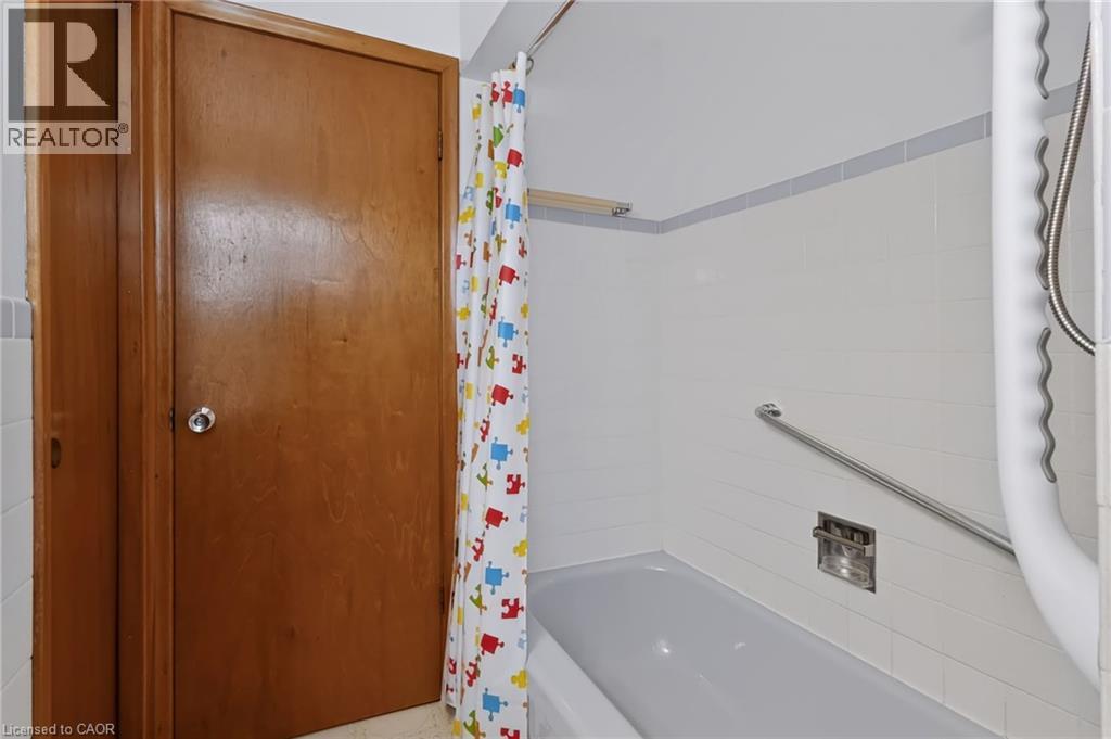 35 Burrwood Drive, Hamilton, Ontario  L9C 3S9 - Photo 24 - 40854534
