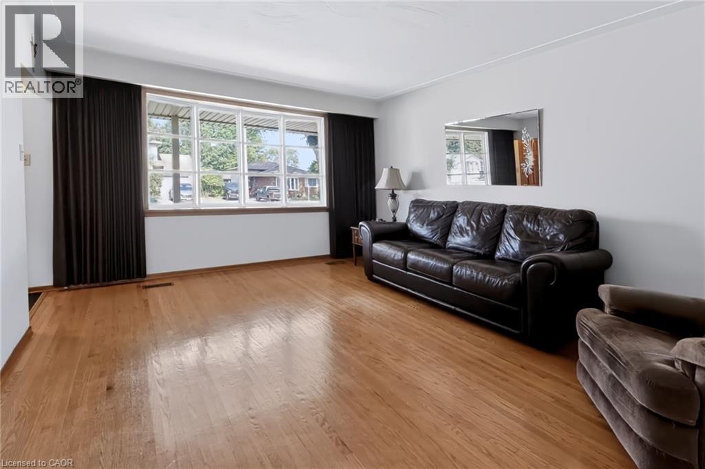 35 Burrwood Drive, Hamilton, Ontario  L9C 3S9 - Photo 15 - 40854534