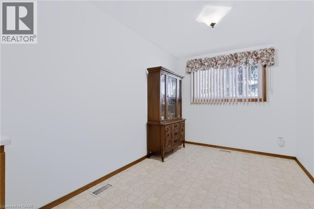 35 Burrwood Drive, Hamilton, Ontario  L9C 3S9 - Photo 14 - 40854534