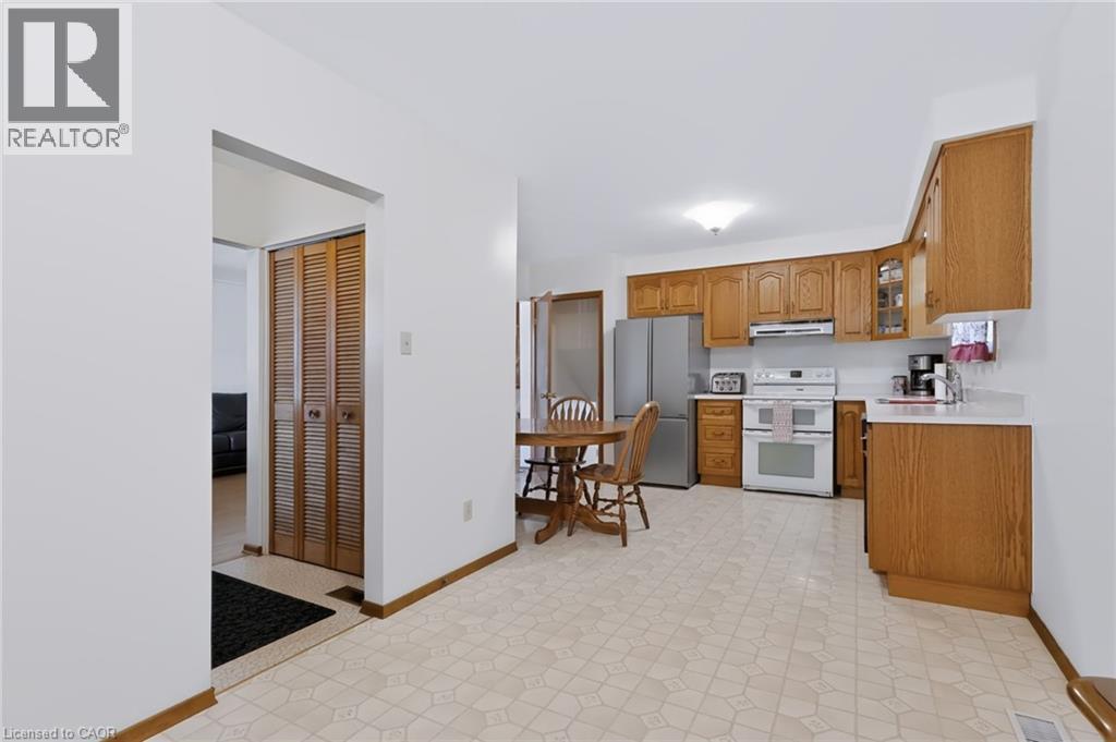 35 Burrwood Drive, Hamilton, Ontario  L9C 3S9 - Photo 9 - 40854534