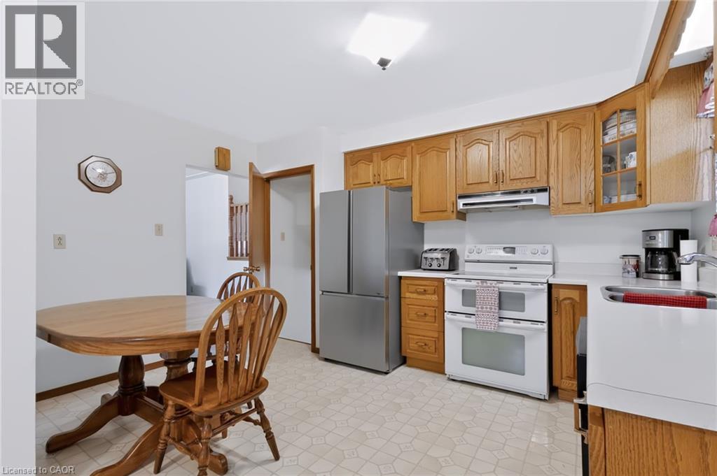 35 Burrwood Drive, Hamilton, Ontario  L9C 3S9 - Photo 10 - 40854534