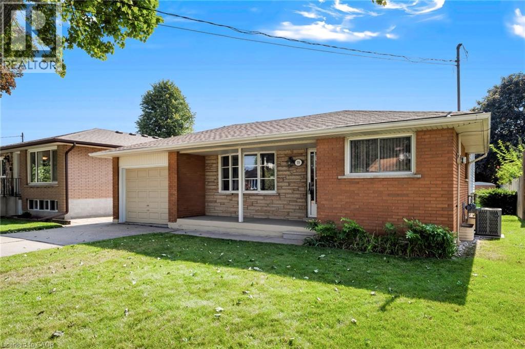 35 Burrwood Drive, Hamilton, Ontario  L9C 3S9 - Photo 4 - 40854534