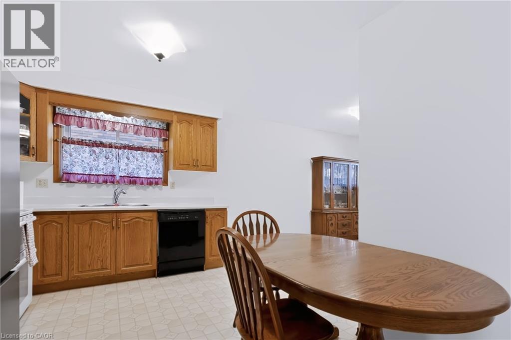 35 Burrwood Drive, Hamilton, Ontario  L9C 3S9 - Photo 13 - 40854534