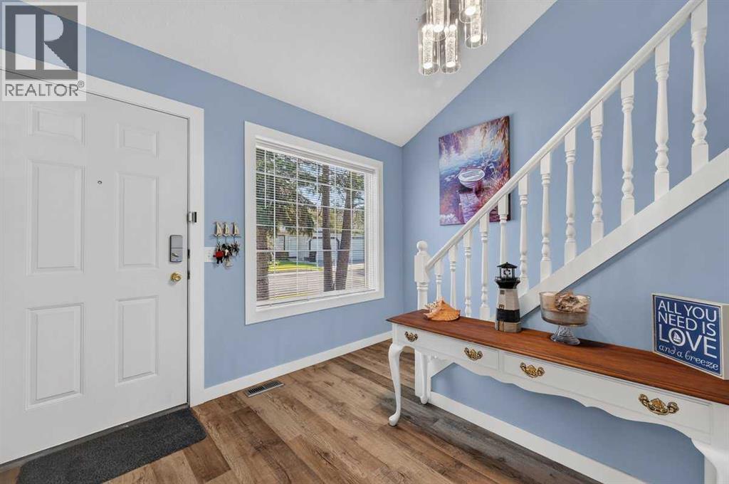 61 Somervale Point SW, Calgary, Alberta  T2Y 3K4 - Photo 2 - A2332638