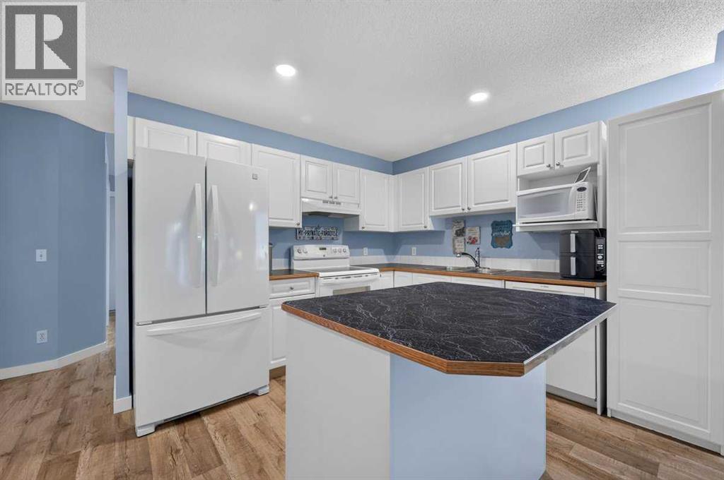 61 Somervale Point SW, Calgary, Alberta  T2Y 3K4 - Photo 6 - A2332638