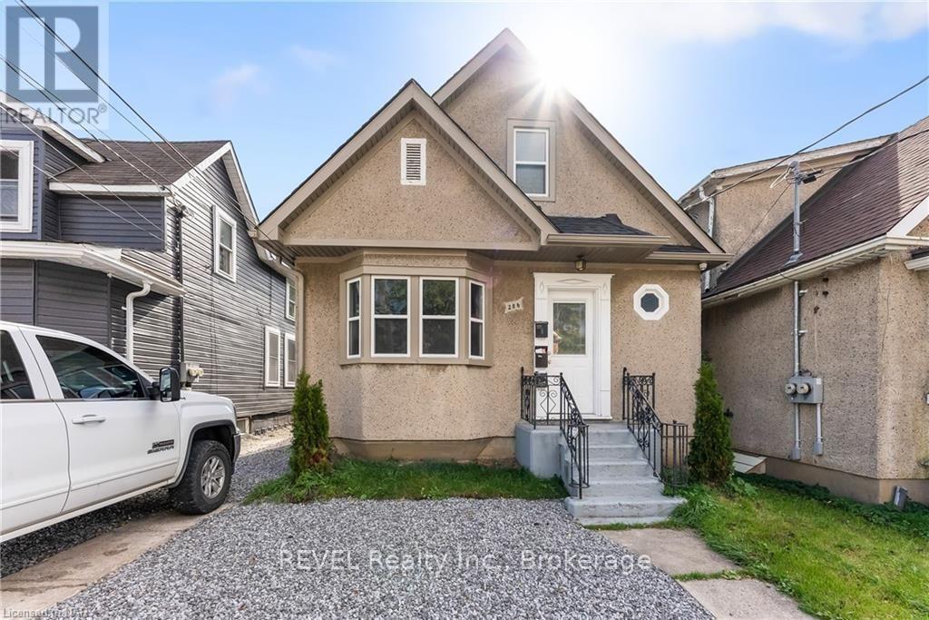 Upper - 28 Division Street, St. Catharines, Ontario  L2R 3G2 - Photo 1 - X13699826