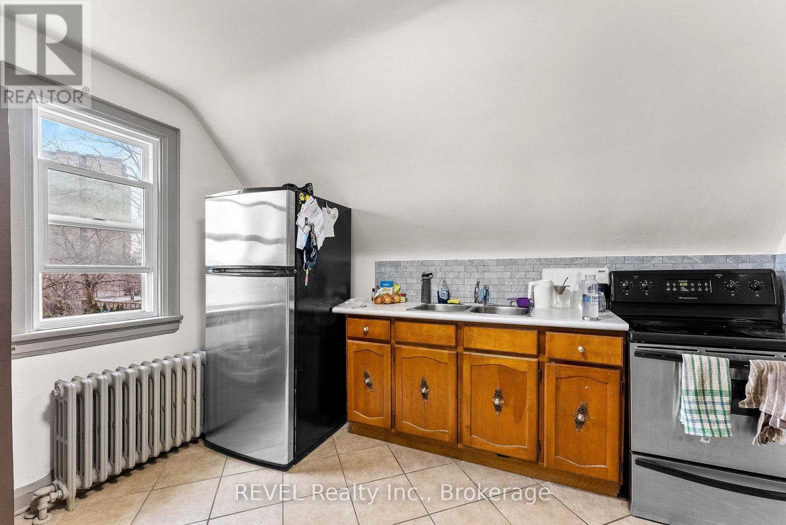 Upper - 28 Division Street, St. Catharines, Ontario  L2R 3G2 - Photo 10 - X13699826
