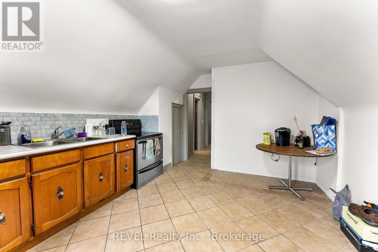 Upper - 28 Division Street, St. Catharines, Ontario  L2R 3G2 - Photo 11 - X13699826
