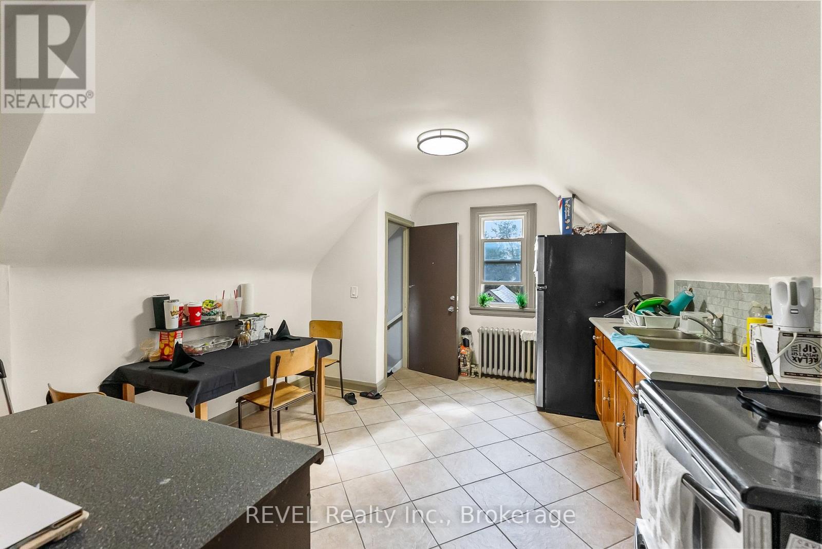 Upper - 28 Division Street, St. Catharines, Ontario  L2R 3G2 - Photo 3 - X13699826
