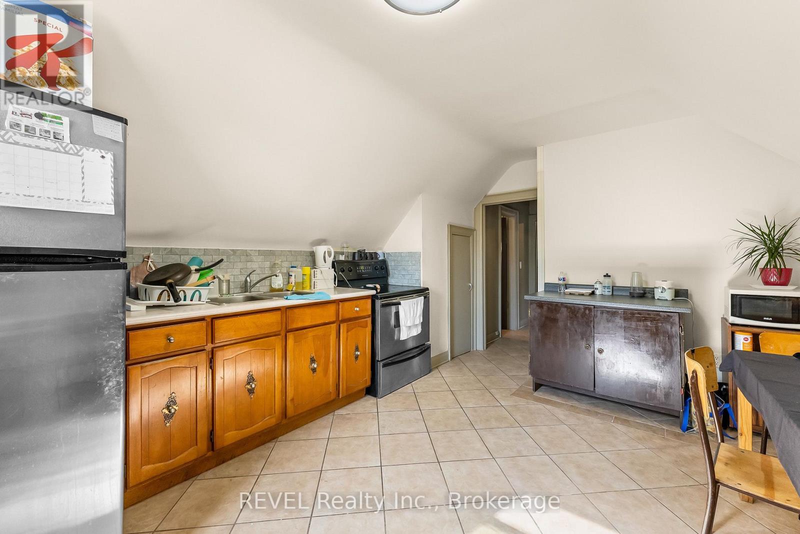 Upper - 28 Division Street, St. Catharines, Ontario  L2R 3G2 - Photo 4 - X13699826