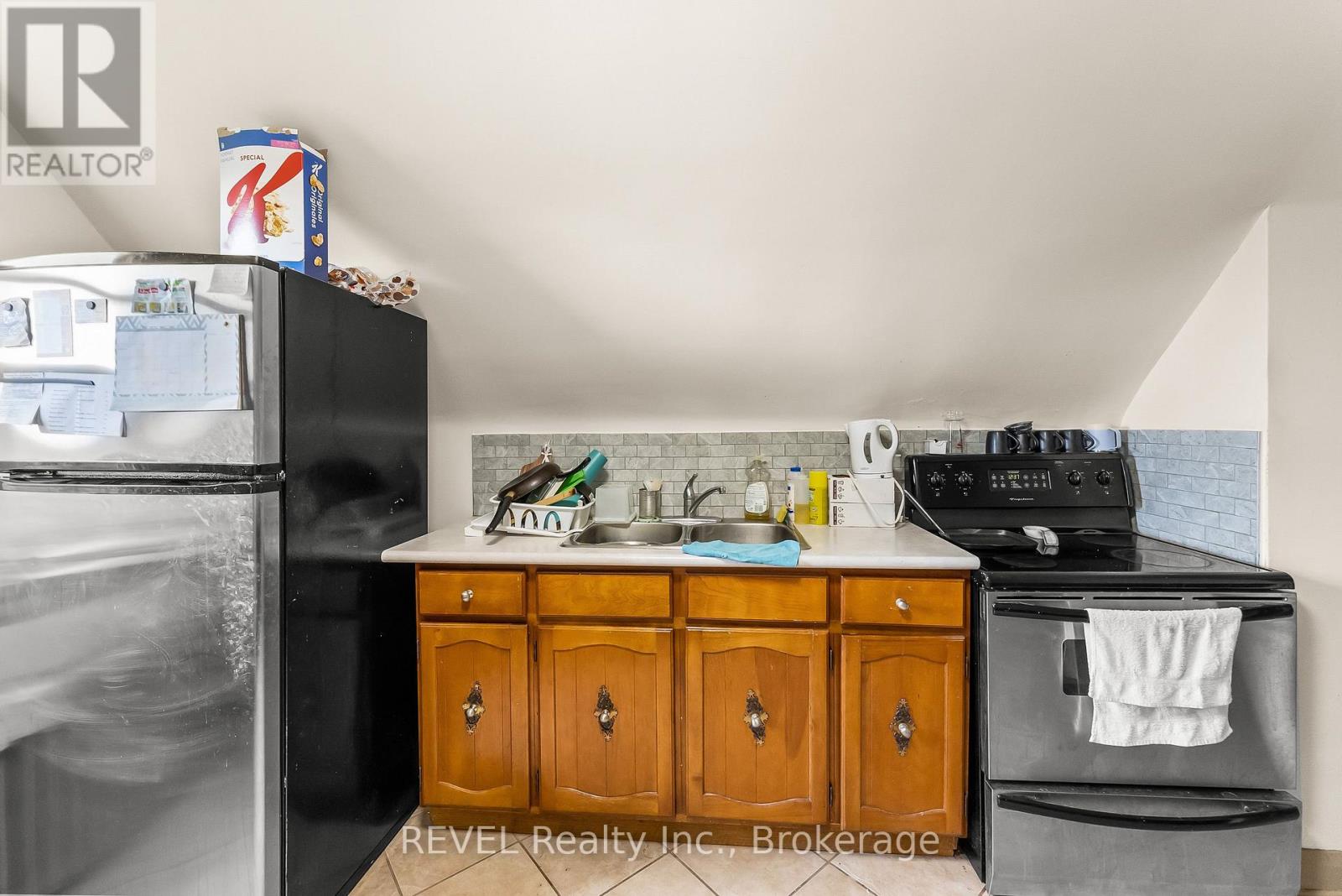 Upper - 28 Division Street, St. Catharines, Ontario  L2R 3G2 - Photo 8 - X13699826