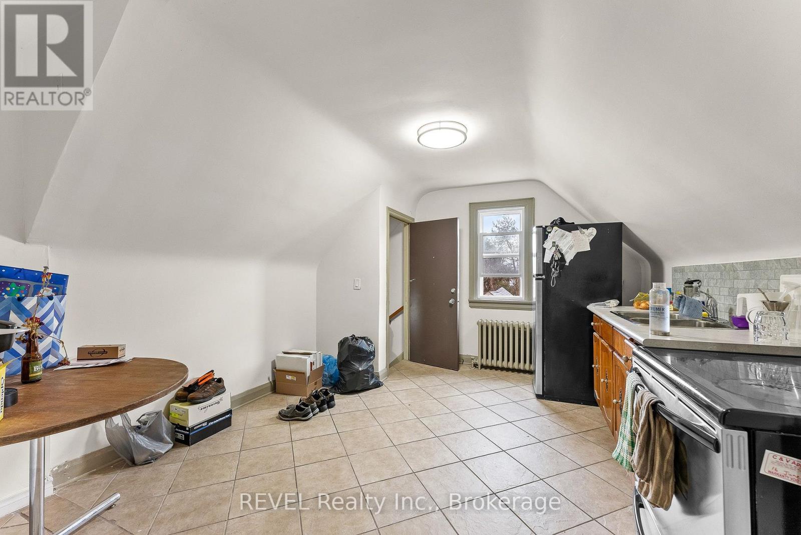 Upper - 28 Division Street, St. Catharines, Ontario  L2R 3G2 - Photo 9 - X13699826