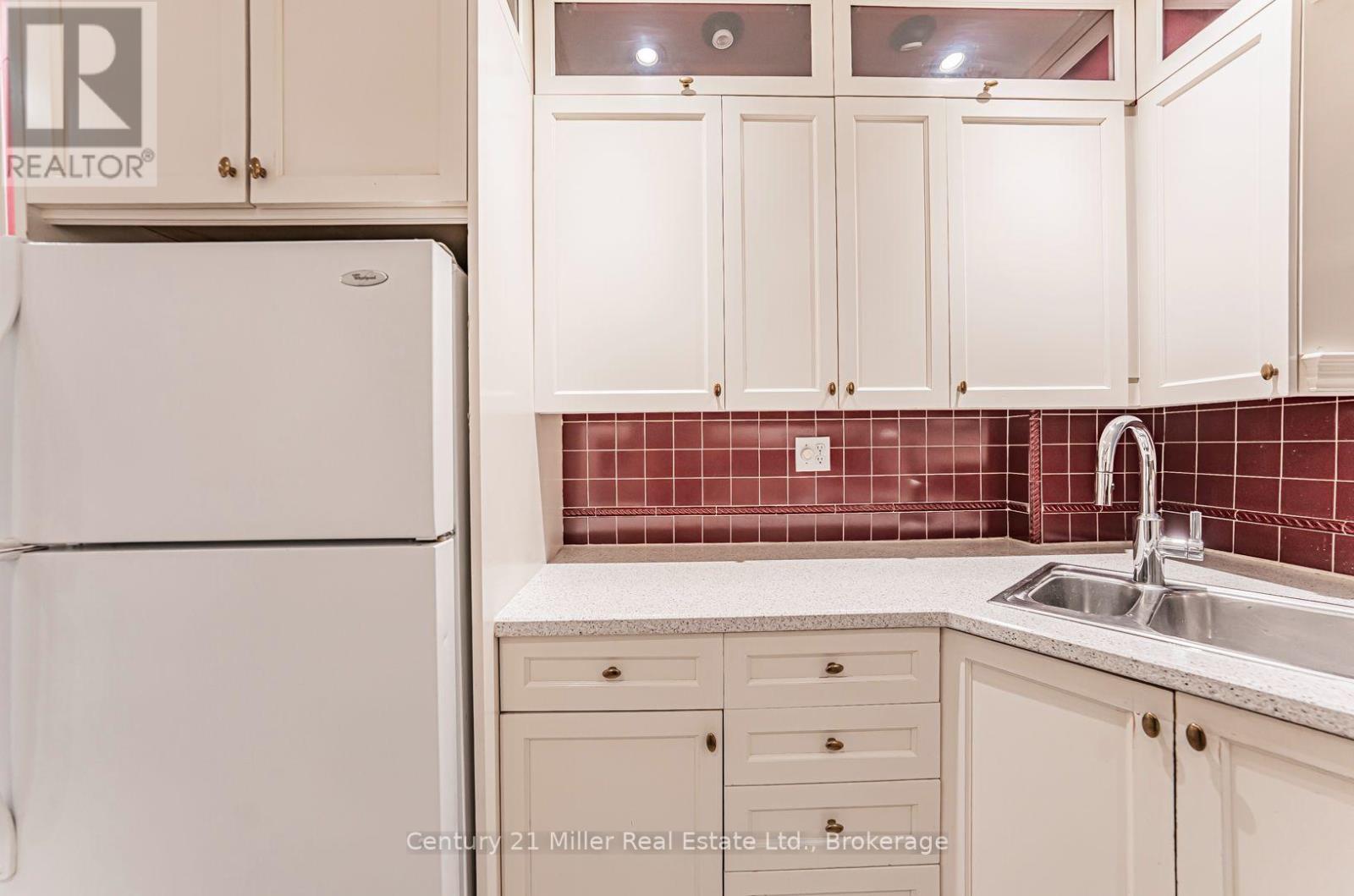 First Floor - 889 Avenue Road, Toronto, Ontario  M5P 2K7 - Photo 11 - C13699834