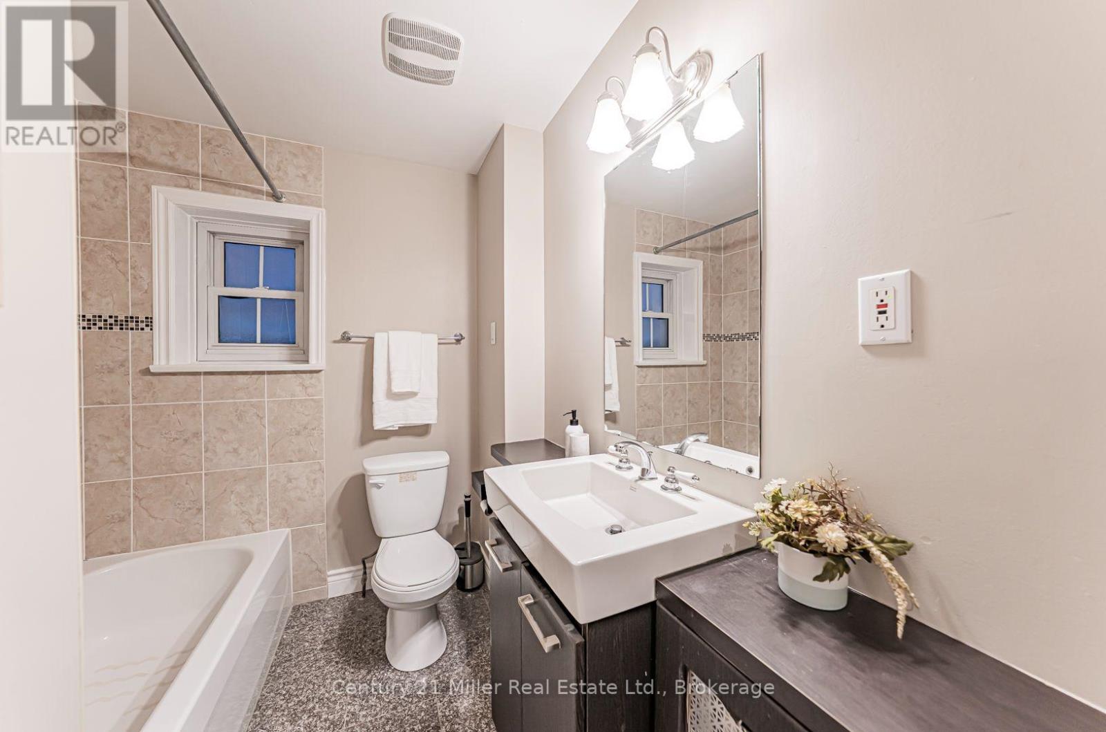 First Floor - 889 Avenue Road, Toronto, Ontario  M5P 2K7 - Photo 18 - C13699834