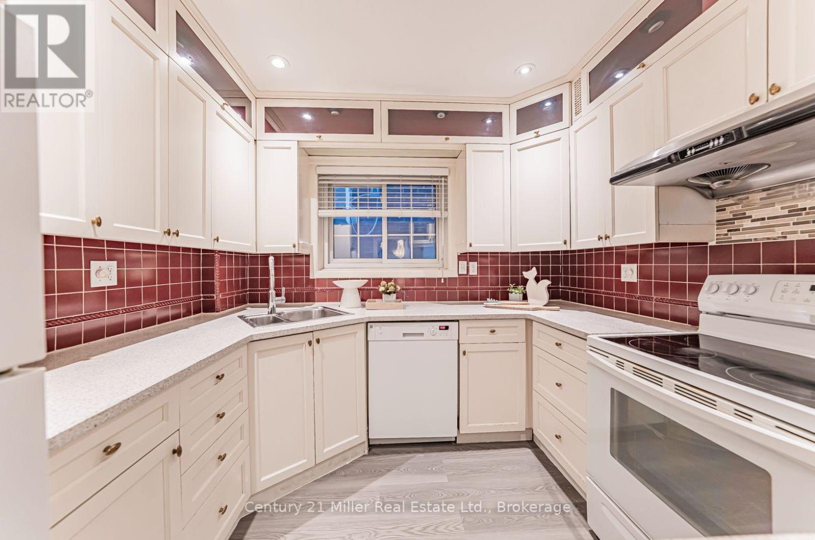 First Floor - 889 Avenue Road, Toronto, Ontario  M5P 2K7 - Photo 9 - C13699834