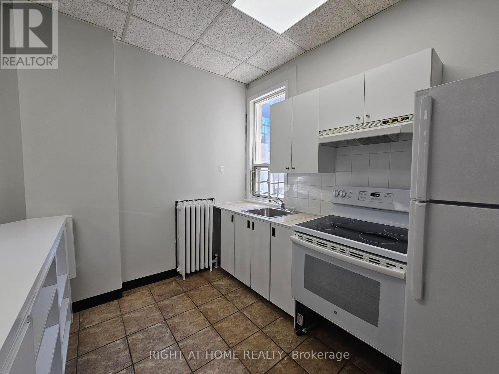 2 - 516 Yonge Street, Toronto, Ontario  M4Y 1X9 - Photo 3 - C13699780