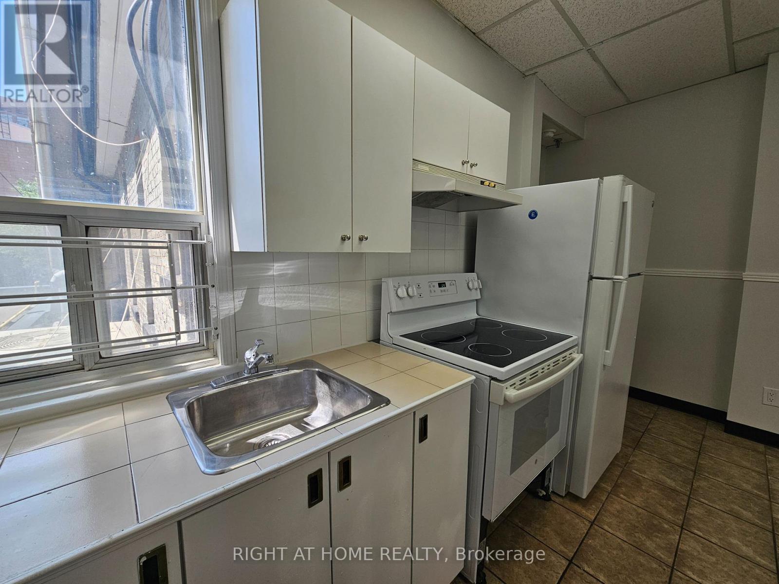 2 - 516 Yonge Street, Toronto, Ontario  M4Y 1X9 - Photo 5 - C13699780
