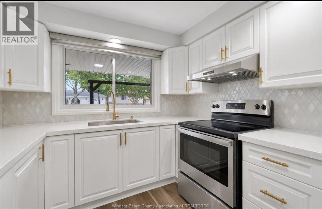 9335 Esplanade, Windsor, Ontario  N8R 1J3 - Photo 2 - 26020099