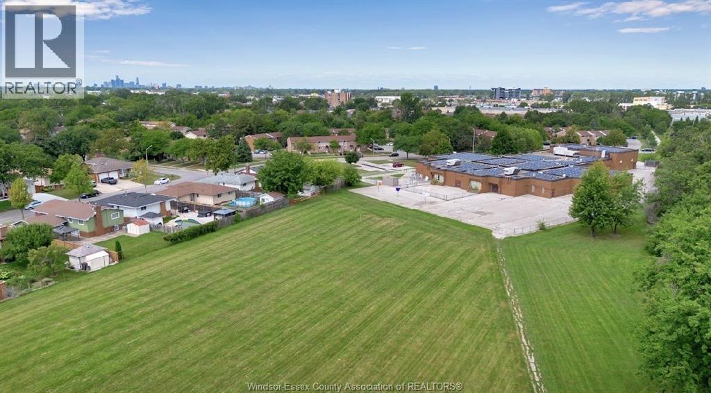 9335 Esplanade, Windsor, Ontario  N8R 1J3 - Photo 23 - 26020099