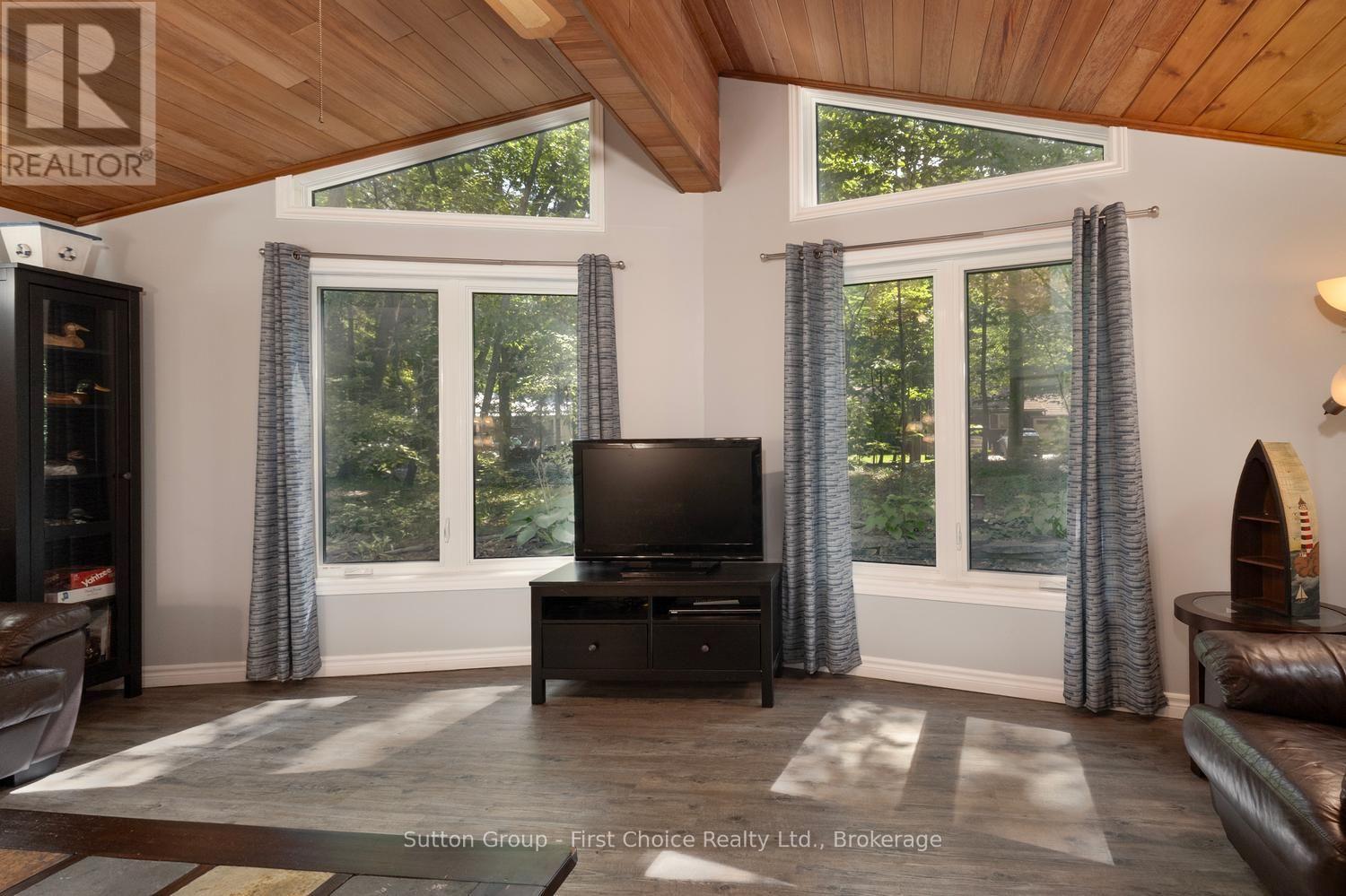 10287 Christie Boulevard, Lambton Shores (Bosanquet), Ontario  N0M 1T0 - Photo 18 - X13699788