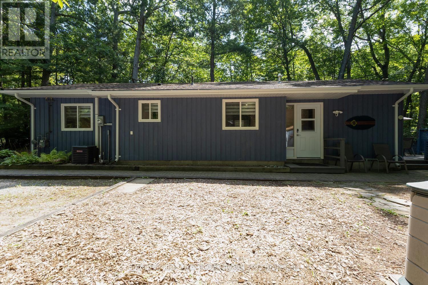 10287 Christie Boulevard, Lambton Shores (Bosanquet), Ontario  N0M 1T0 - Photo 4 - X13699788