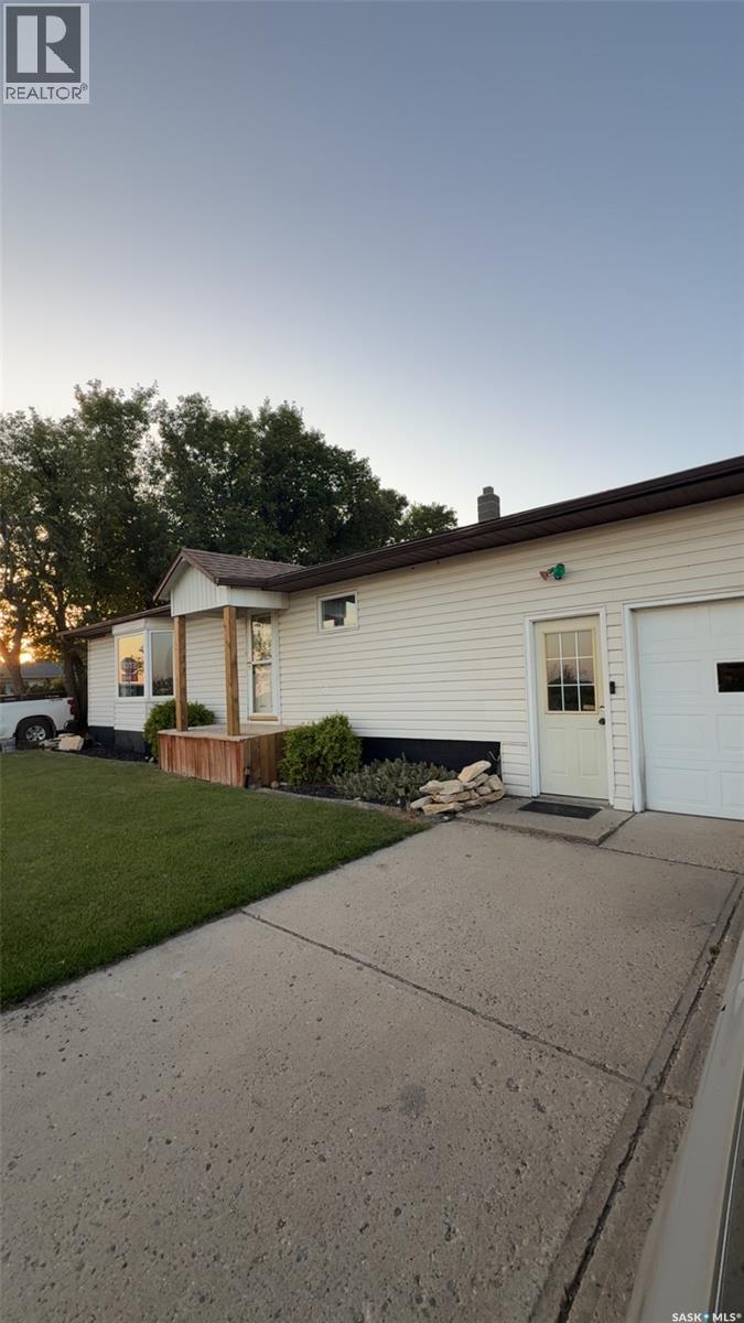 60 Railway Avenue, Redvers, Saskatchewan  S0C 2H0 - Photo 20 - SK041224