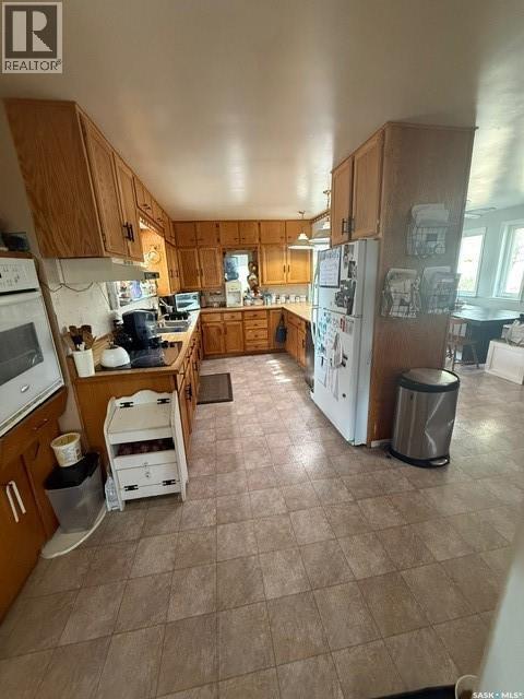 60 Railway Avenue, Redvers, Saskatchewan  S0C 2H0 - Photo 4 - SK041224